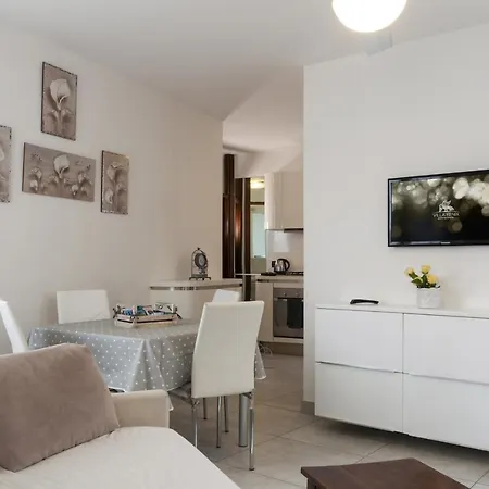Fenix Apartment *